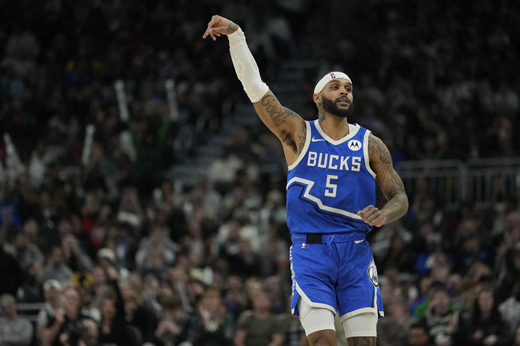 NBA常规赛国际比赛日再迎强敌，密尔沃基雄鹿手感冰凉，主帅态度——震撼外界，团队化学反应显著的简单介绍-(随机）